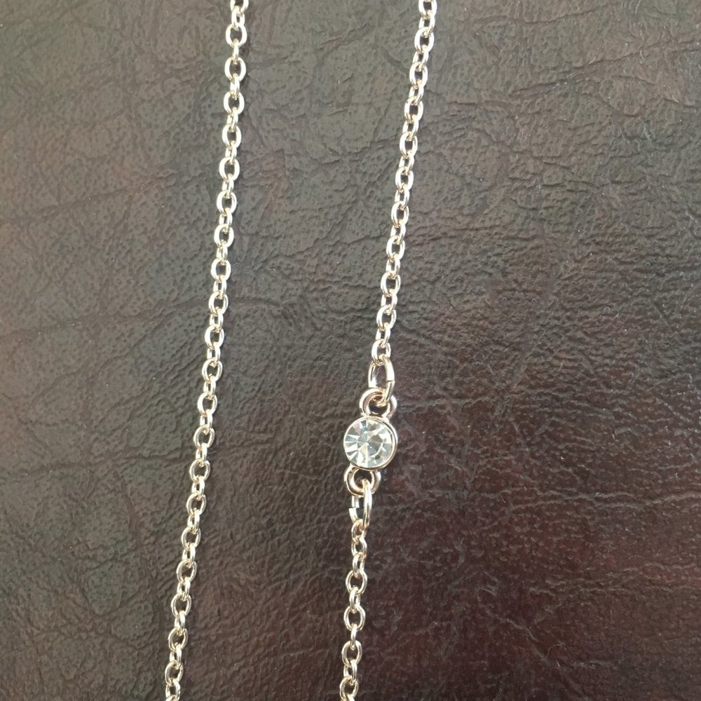 NWOT Beautiful “Guess” Necklace by Marciano-Excellent Cond. Gold tone w/Crystals - Picture 12 of 14